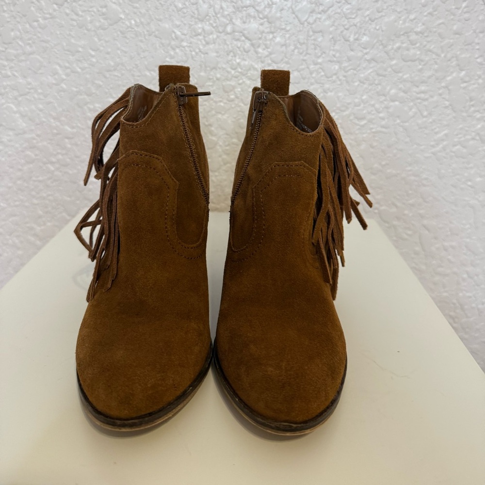 Brand: Steve Madden Style: Ohio Suede Fringe / Color: Chestnut/ Size: 5.5M